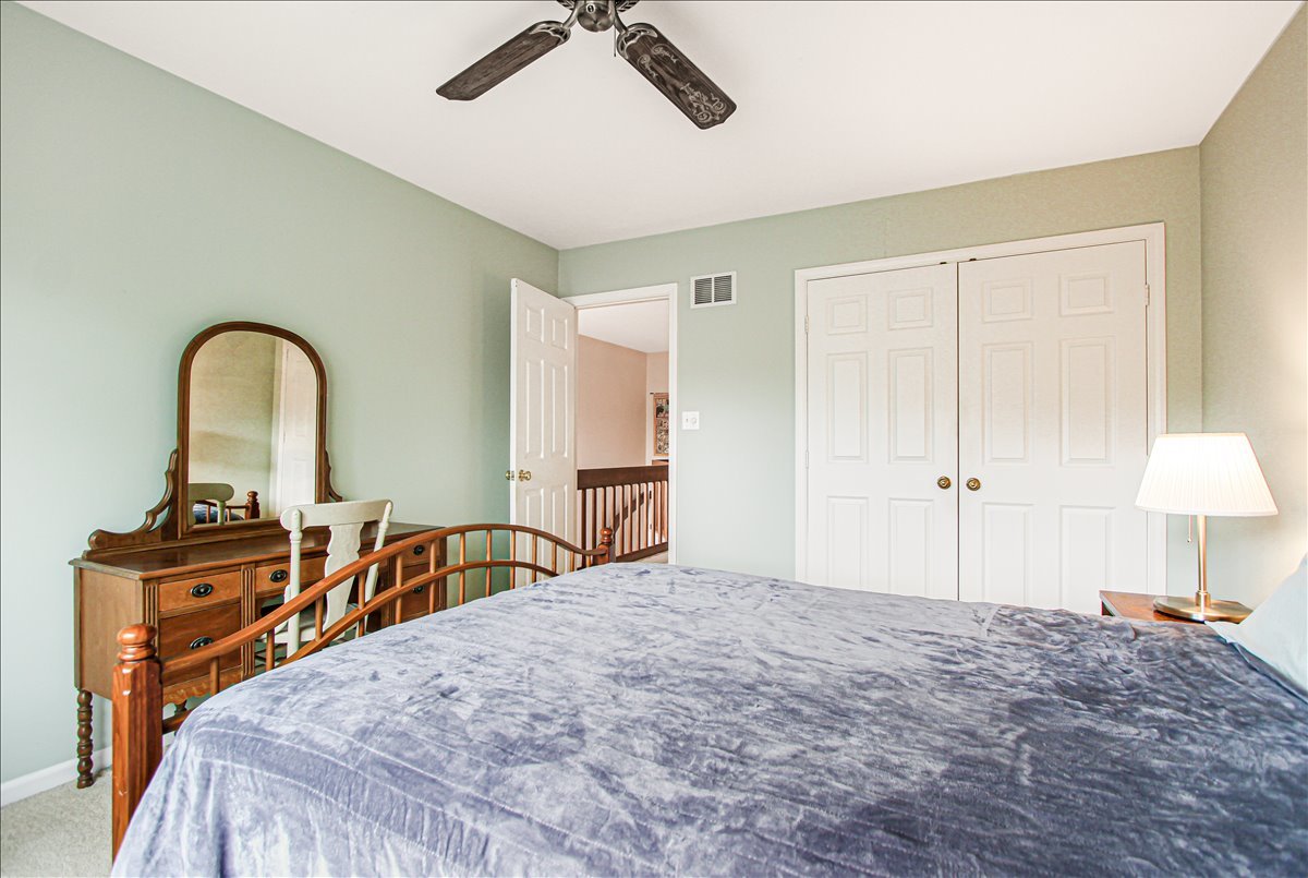 789 Oak Hill Road Lake Barrington, IL 60010 - Photo 18 of 35
