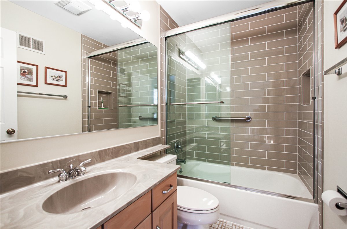 789 Oak Hill Road Lake Barrington, IL 60010 - Photo 19 of 35