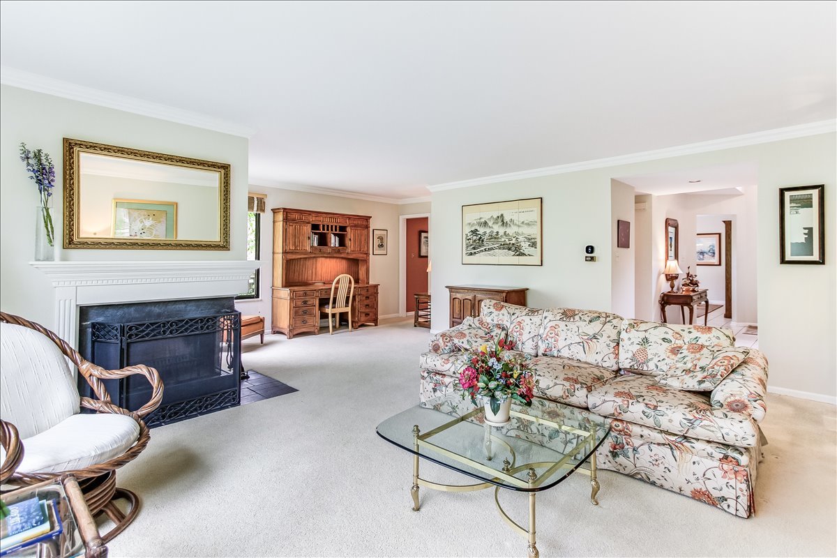 789 Oak Hill Road Lake Barrington, IL 60010 - Photo 6 of 35
