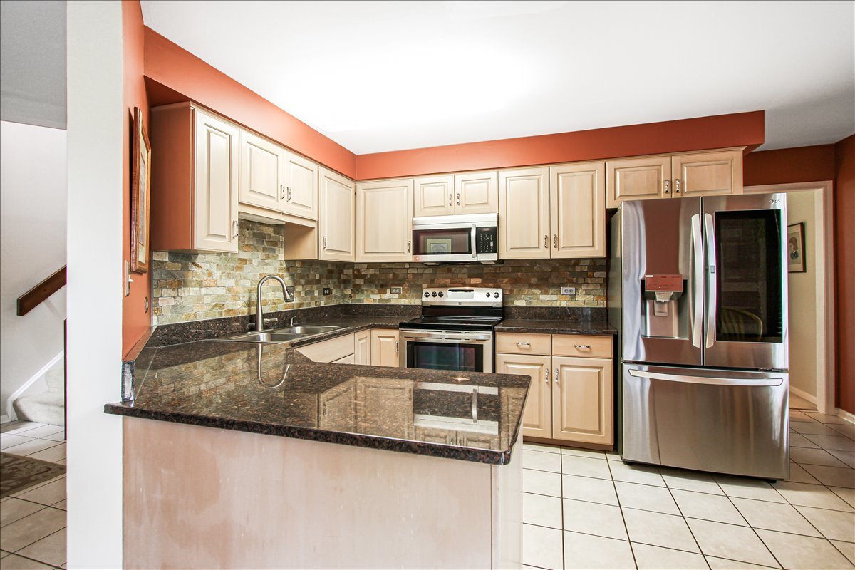 789 Oak Hill Road Lake Barrington, IL 60010 - Photo 10 of 35