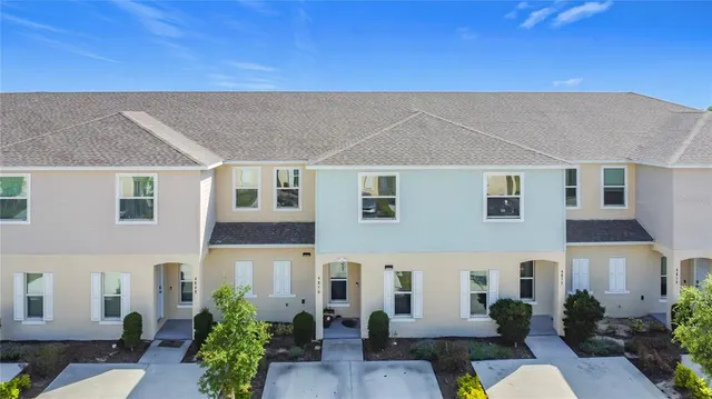 a view of a house with backyard and sitting area
