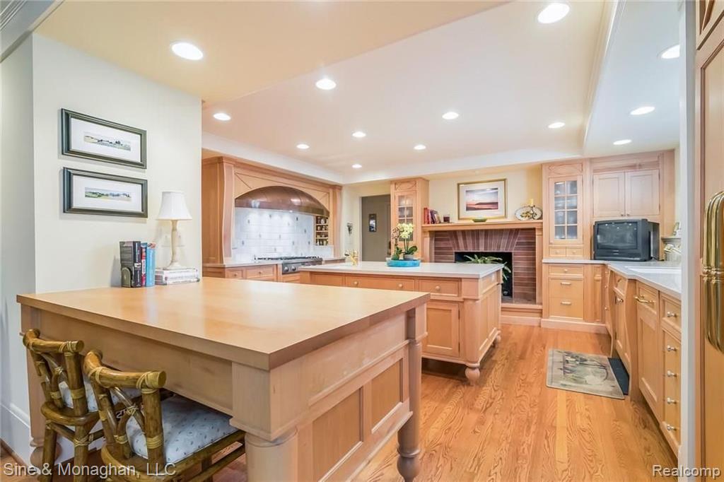 24 Warner Road Grosse Pointe Farms, MI 48236 - Photo 17 of 56