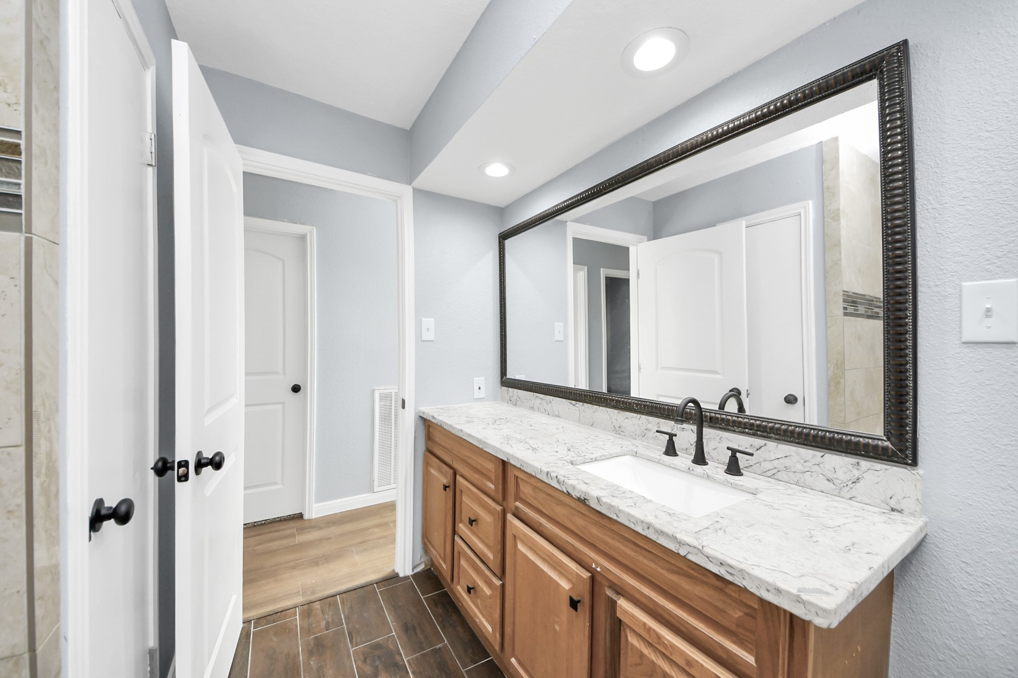 1806 Lacewing Lane Houston, TX 77067 - Photo 31 of 49 a bathroom with a sink and a mirror
