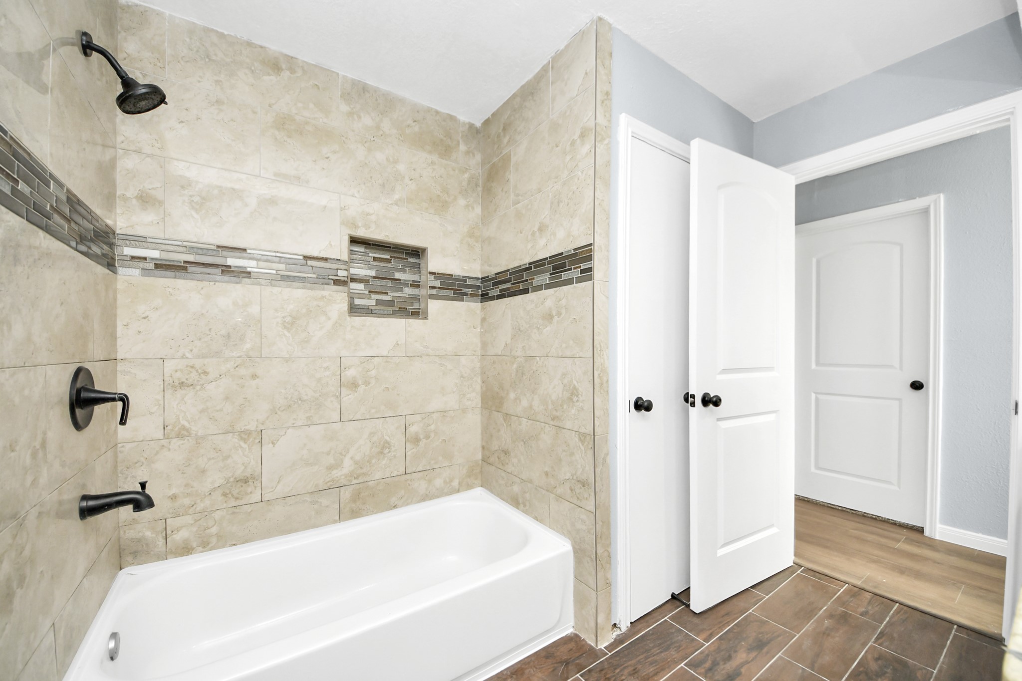 1806 Lacewing Lane Houston, TX 77067 - Photo 32 of 49 a bathroom with a bathtub and a shower