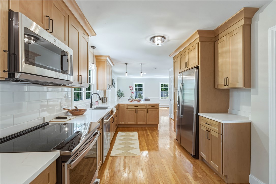 3 Sundale Road Cranston, RI 02921 - Photo 6 of 50