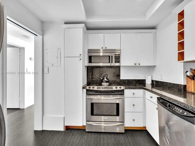 $3,000 | 20 Island Avenue, Unit 1215, Miami Beach, FL 33139