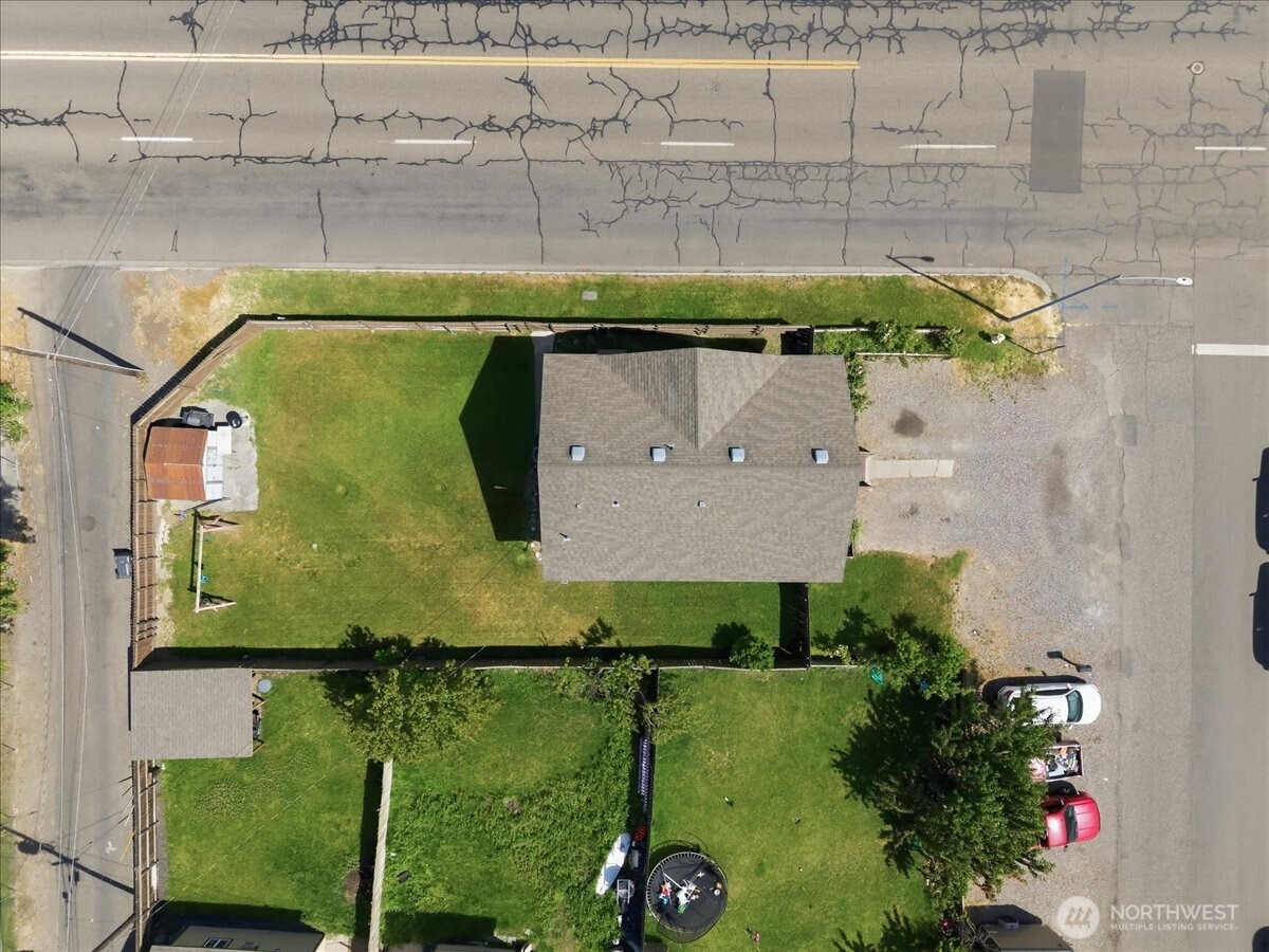 802 South 11th Avenue Pasco, WA 99301 - Photo 22 of 24 an aerial view of a house with a yard basket ball court and outdoor seating