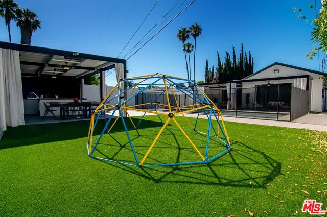 $13,000 | 18328 Bessemer Street, Tarzana, CA 91335