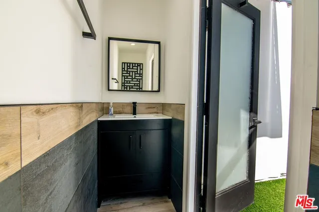 $13,000 | 18328 Bessemer Street, Tarzana, CA 91335