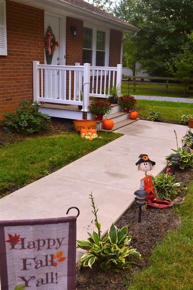 2256 Lyndhurst Road Waynesboro, VA 22980 - Photo 3 of 41 a front view of a house with garden