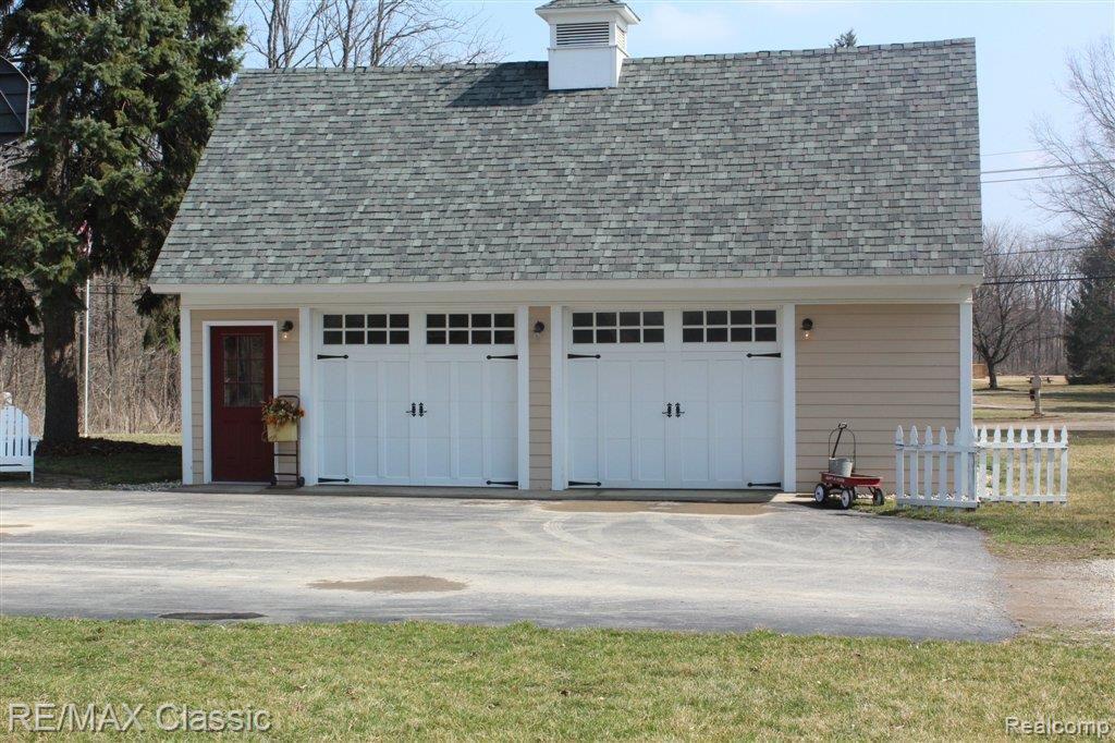6205 Ridge Road Canton, MI 48187 - Photo 9 of 25 3 Car garage