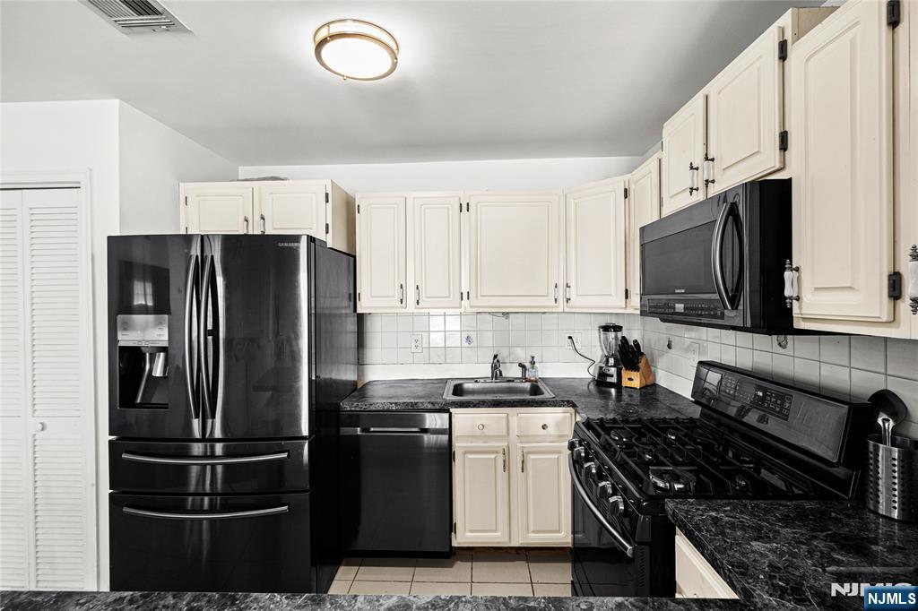 84 Union Street Newark, NJ 07105 - Photo 16 of 36