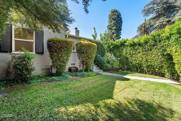 a view of a back yard of the house