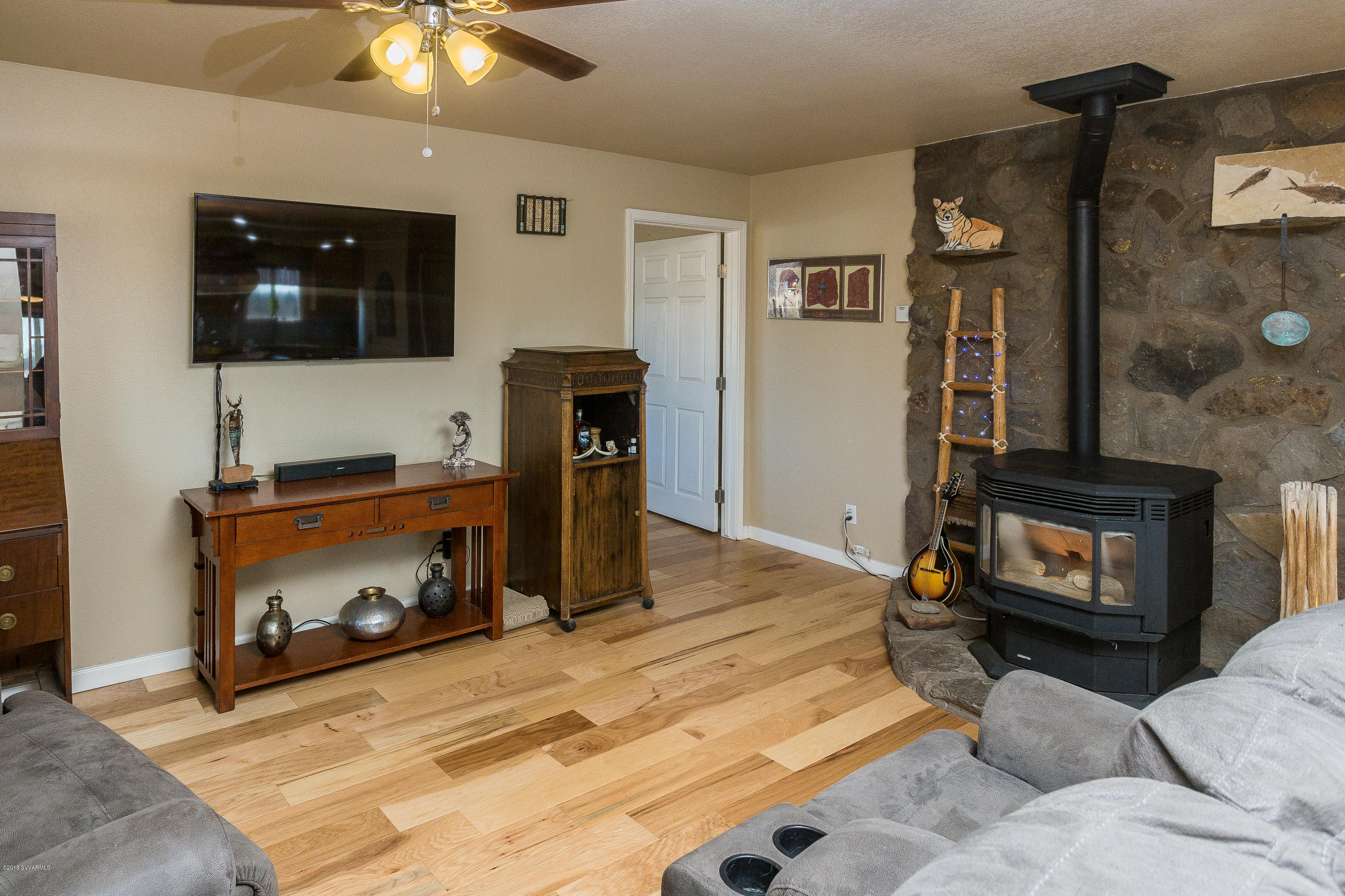 11905 Hamilton Road Flagstaff, AZ 86004 - Photo 27 of 29 027_Living Room