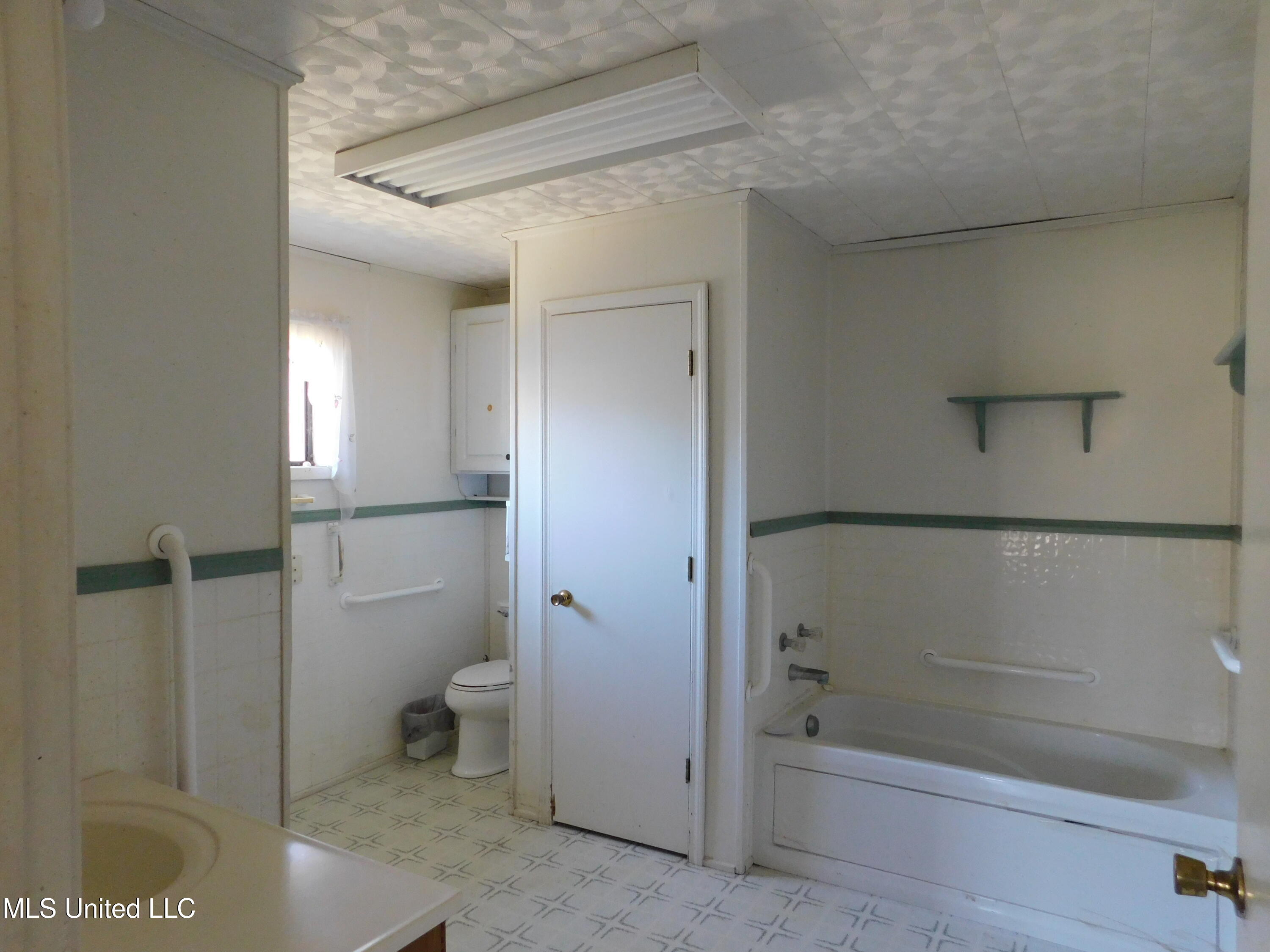 7041-7047 Kiln Delisle Road Pass Christian, MS 39571 - Photo 9 of 28 Bathroom