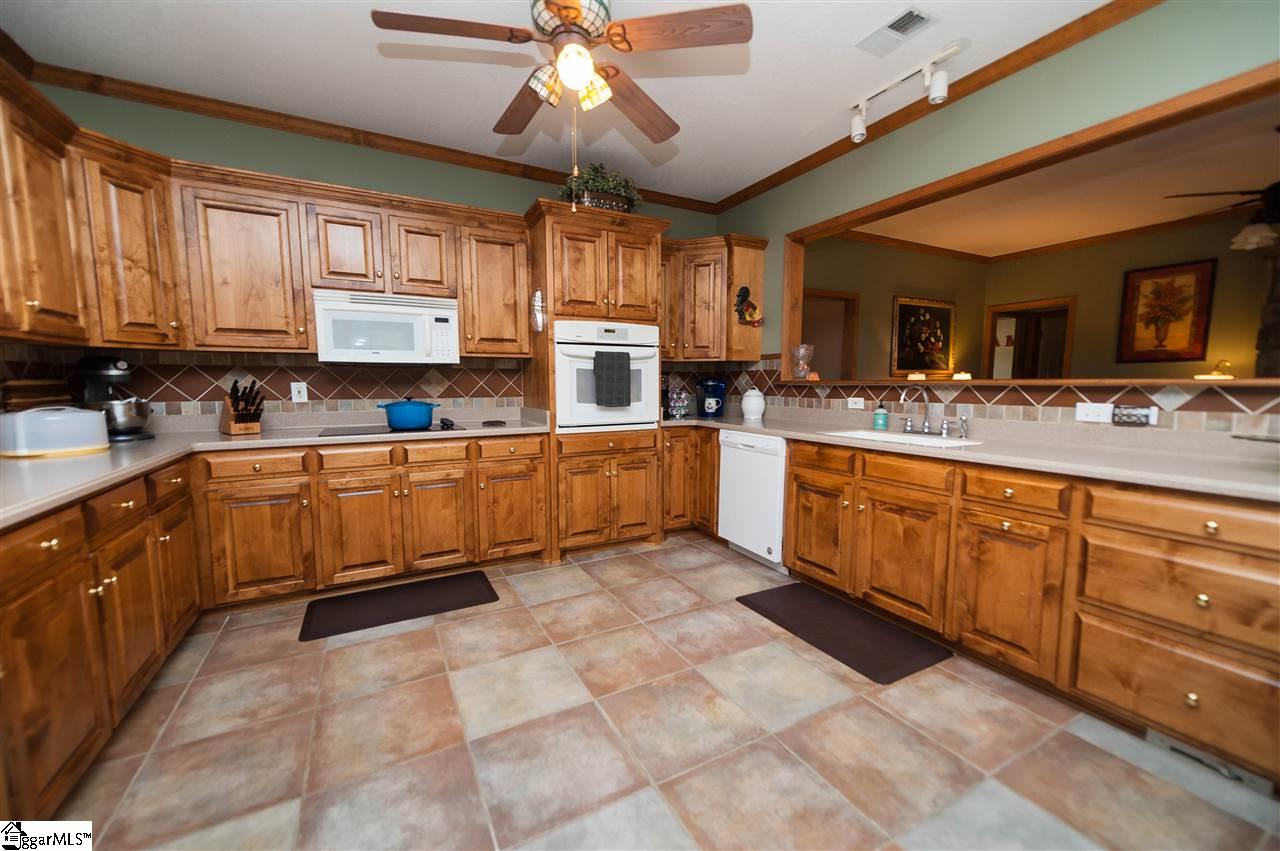 2060 Melvin Hill Road Campobello, SC 29322 - Photo 5 of 35