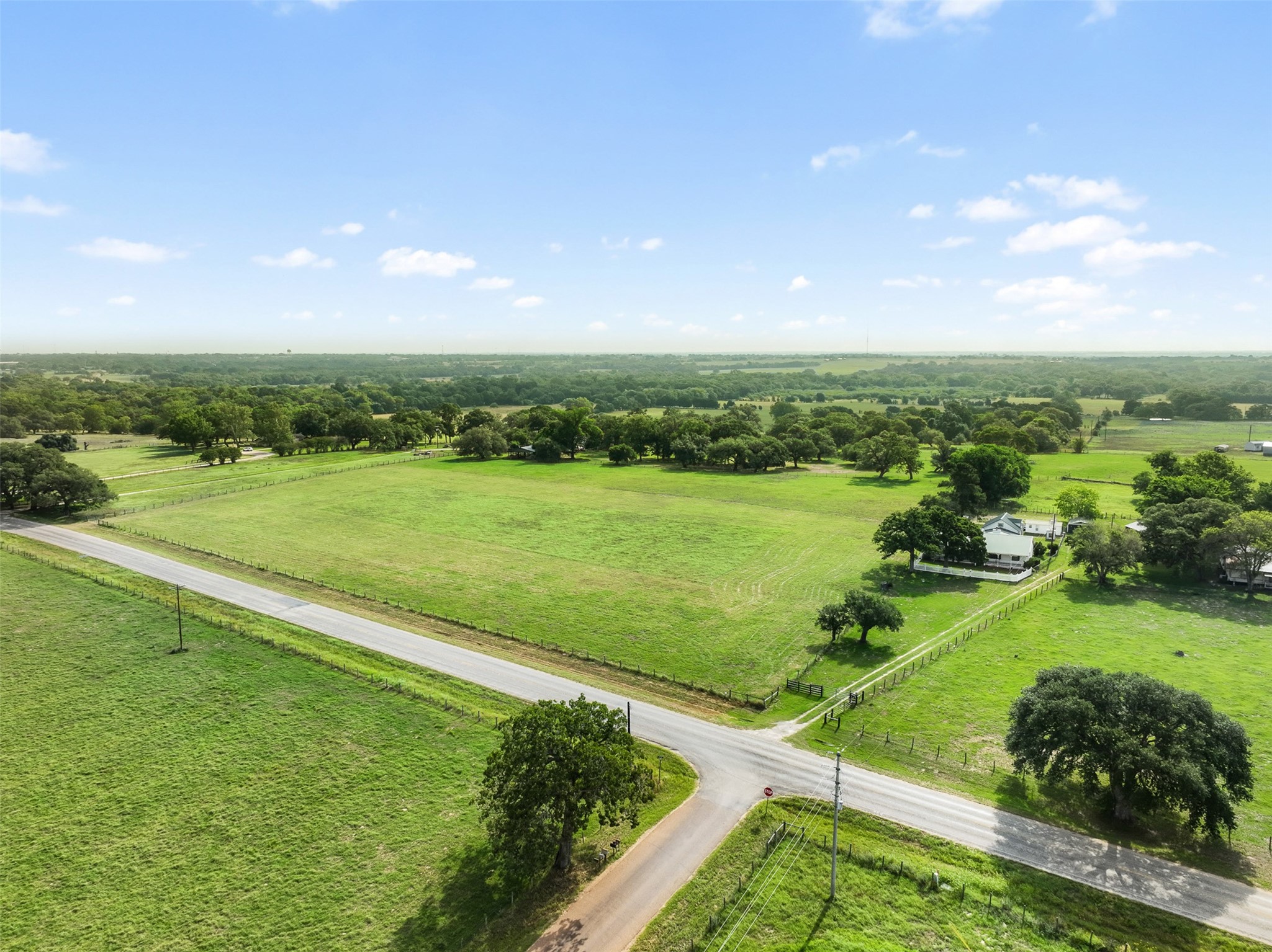 957 St Schulenburg Tx 78956 Schulenburg, TX 78956 - Photo 5 of 22 a view of a city and mountains