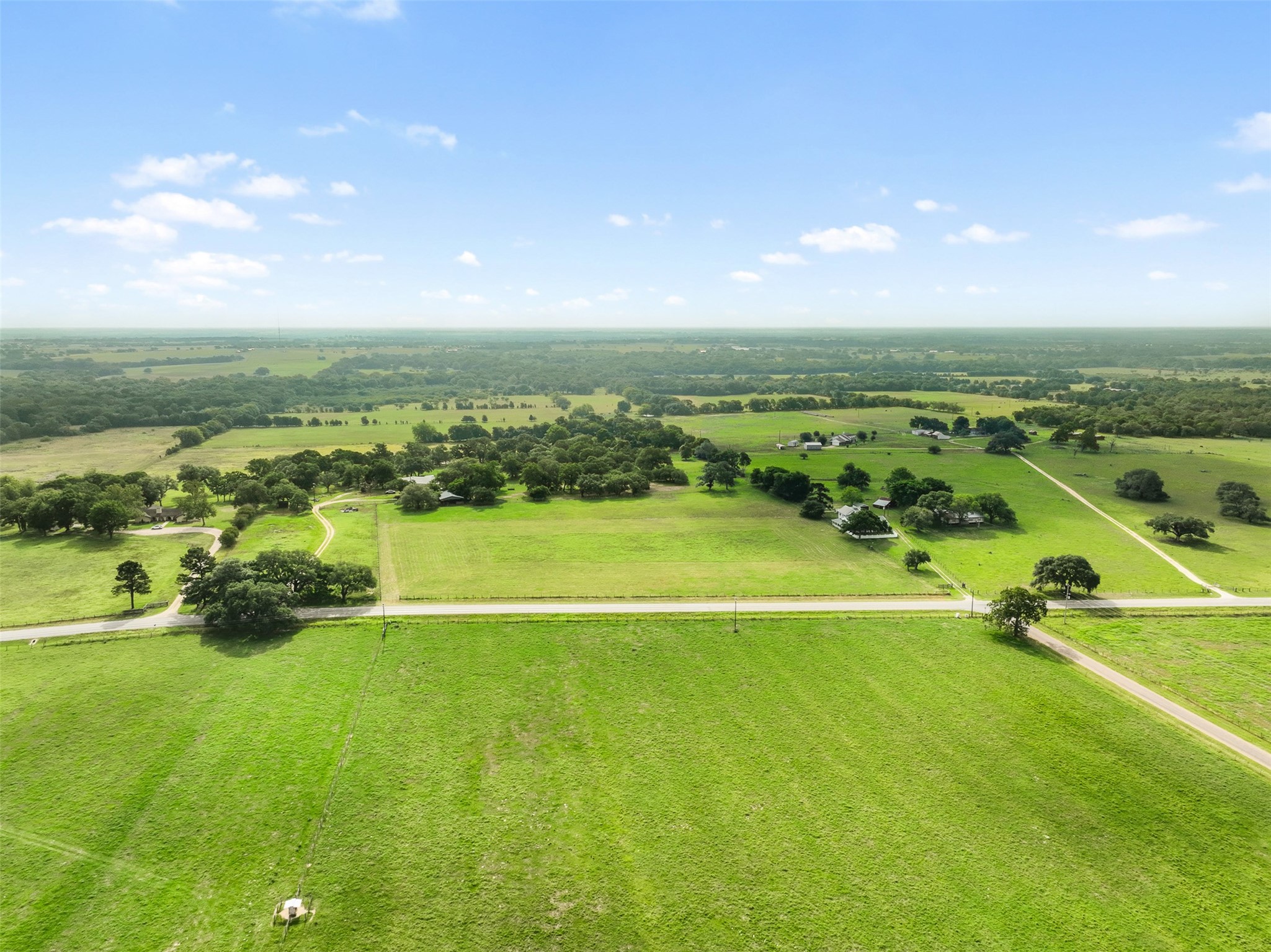 957 St Schulenburg Tx 78956 Schulenburg, TX 78956 - Photo 10 of 22 a view of an ocean yard and mountain