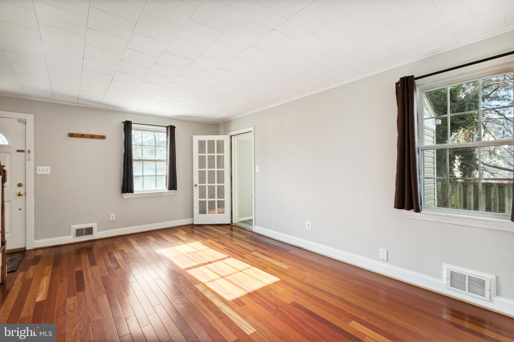 9317 Glenville Road Silver Spring, MD 20901 - Photo 23 of 63 Living Room