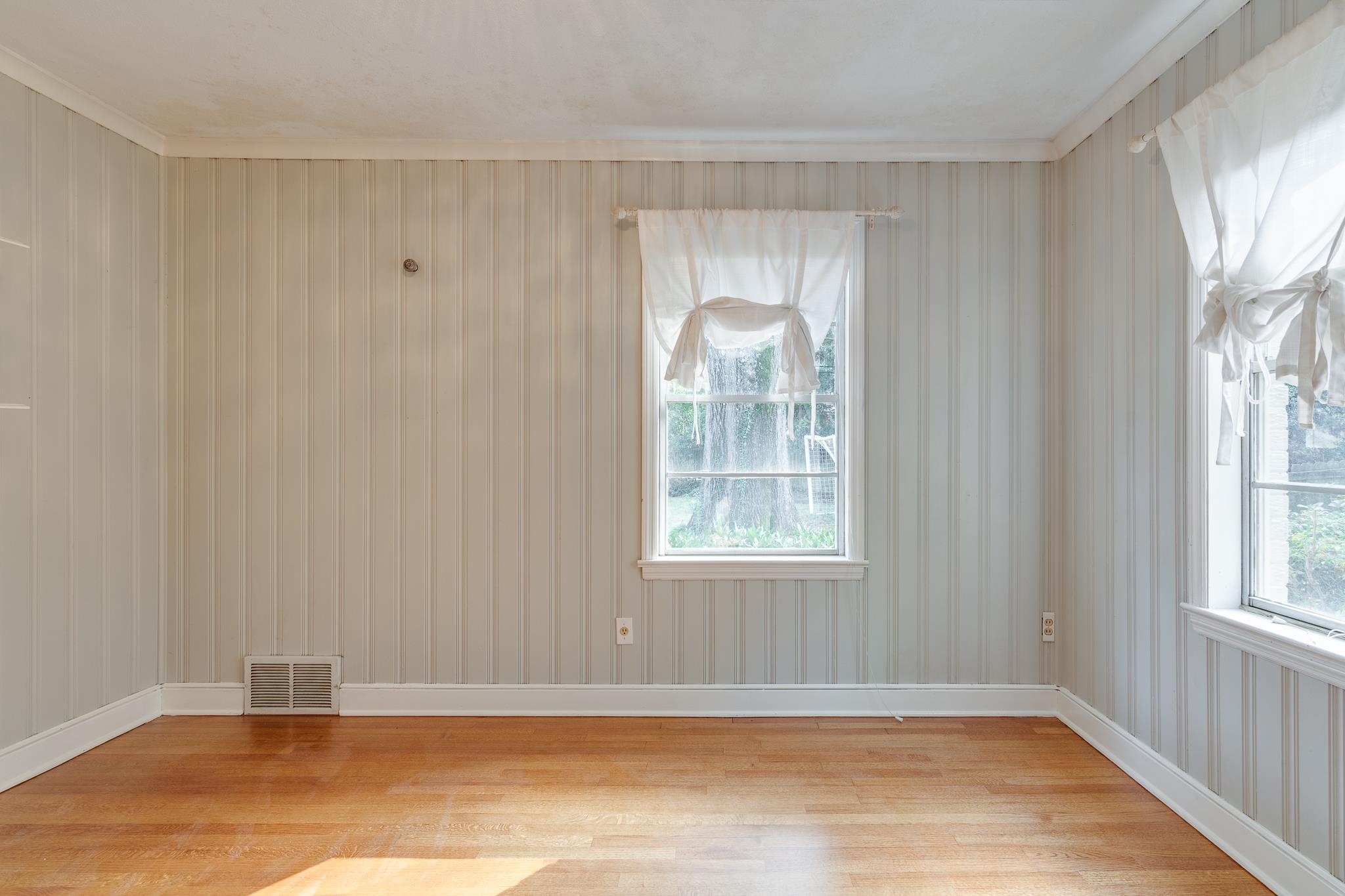 4165 Minden Road Memphis, TN 38117 - Photo 19 of 25 an empty room with wooden floor and windows