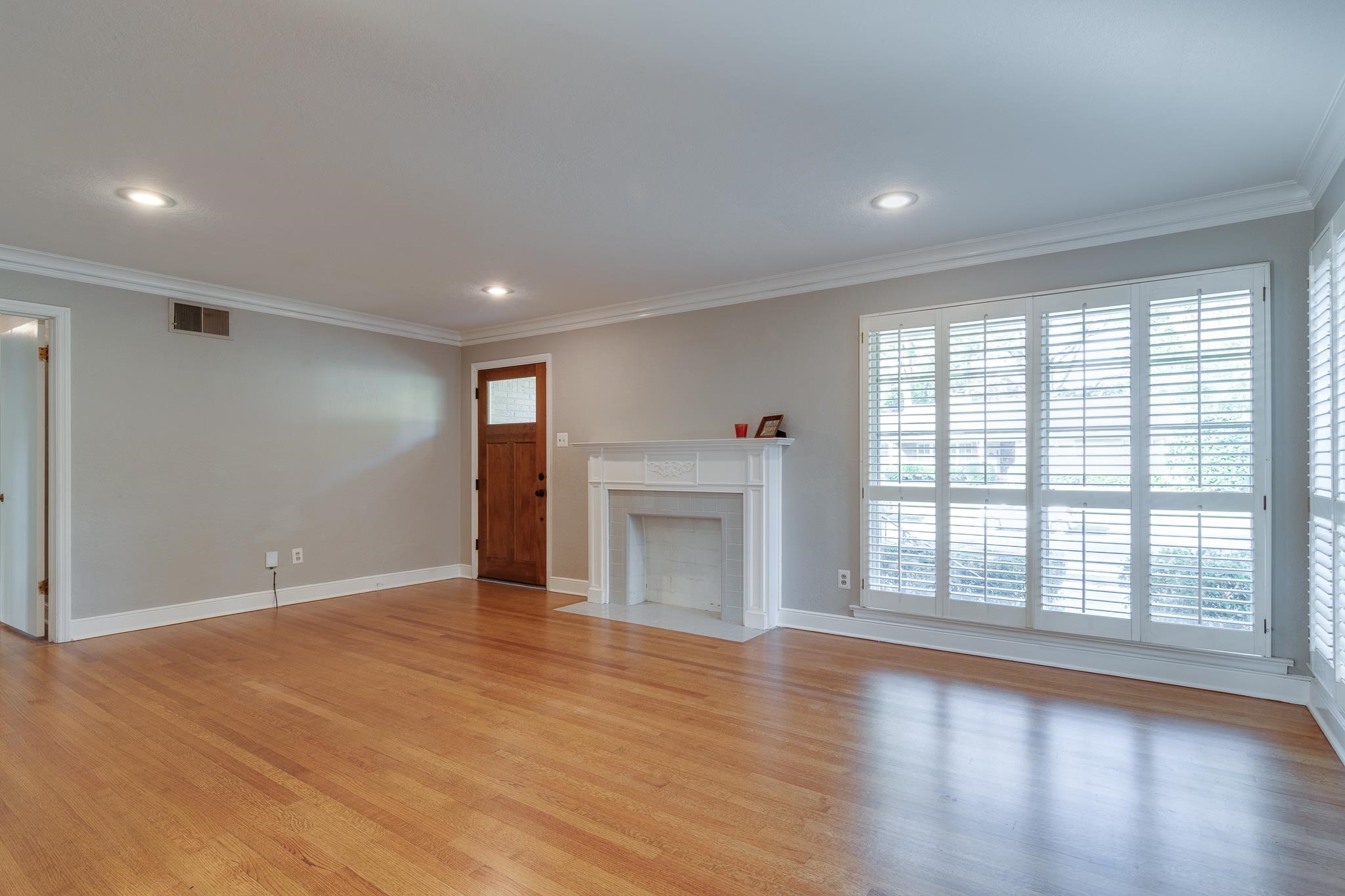 4165 Minden Road Memphis, TN 38117 - Photo 3 of 25 wooden floor in an empty room with a window