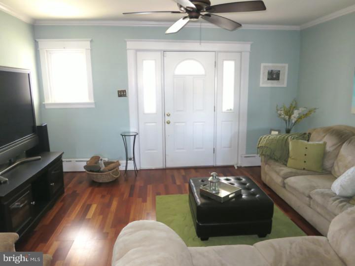 634 Roxborough Avenue Philadelphia, PA 19128 - Photo 3 of 18 Living Room