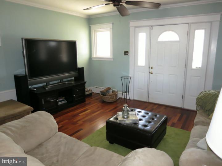634 Roxborough Avenue Philadelphia, PA 19128 - Photo 4 of 18 Living Room