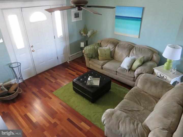 634 Roxborough Avenue Philadelphia, PA 19128 - Photo 5 of 18 Living Room