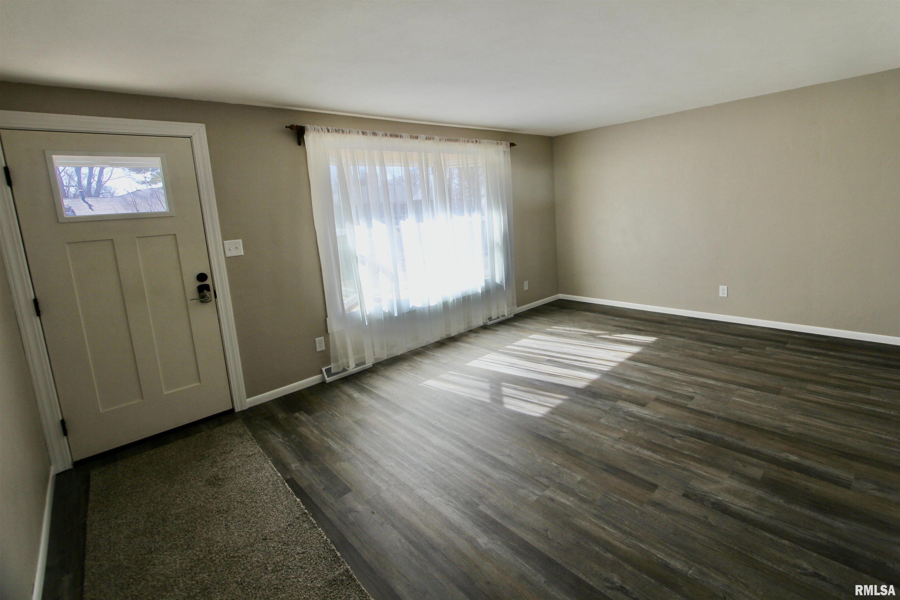 5227 West Airways Road Peoria, IL 61607 - Photo 4 of 55