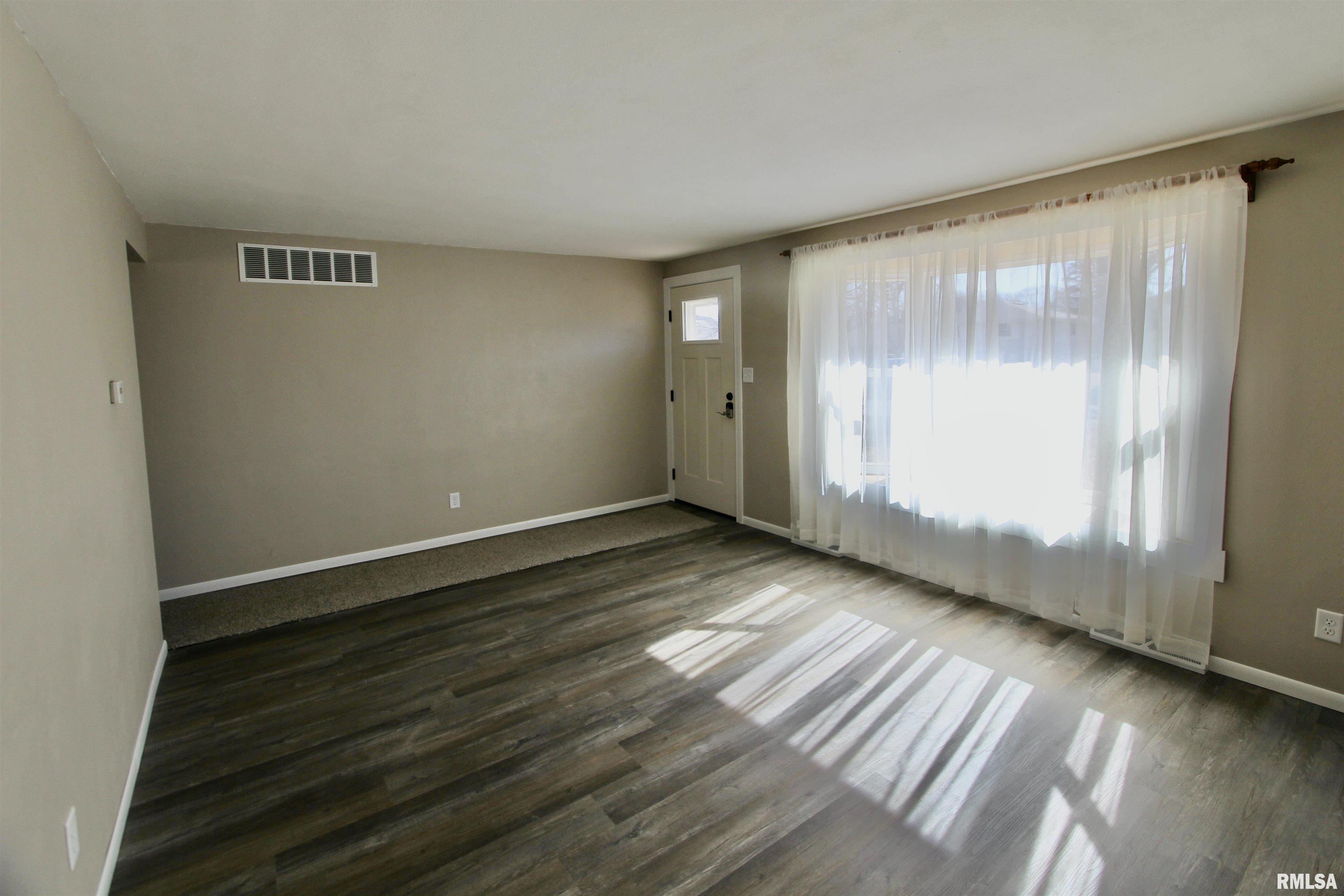 5227 West Airways Road Peoria, IL 61607 - Photo 8 of 55