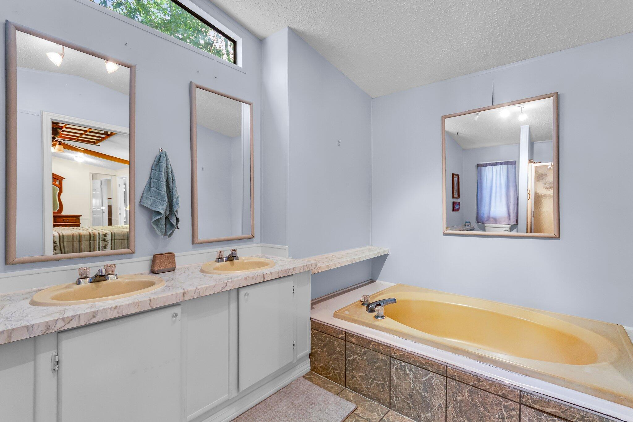 2 Sarah Lane Fort Walton Beach, FL 32547 - Photo 26 of 41 a bathroom with a tub a sink and mirror