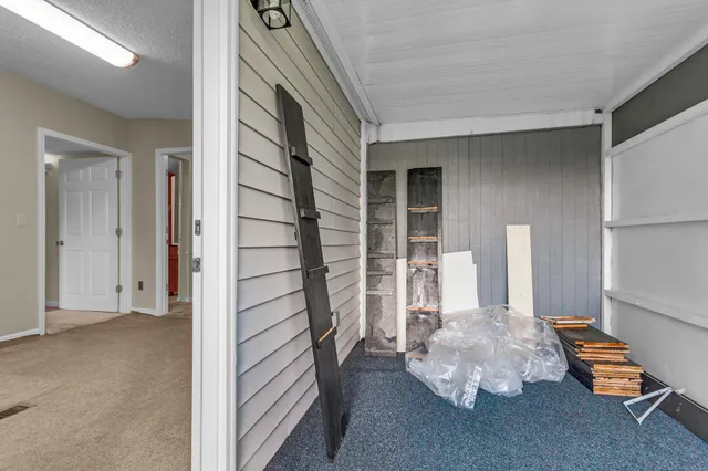 a view of livingroom with furniture