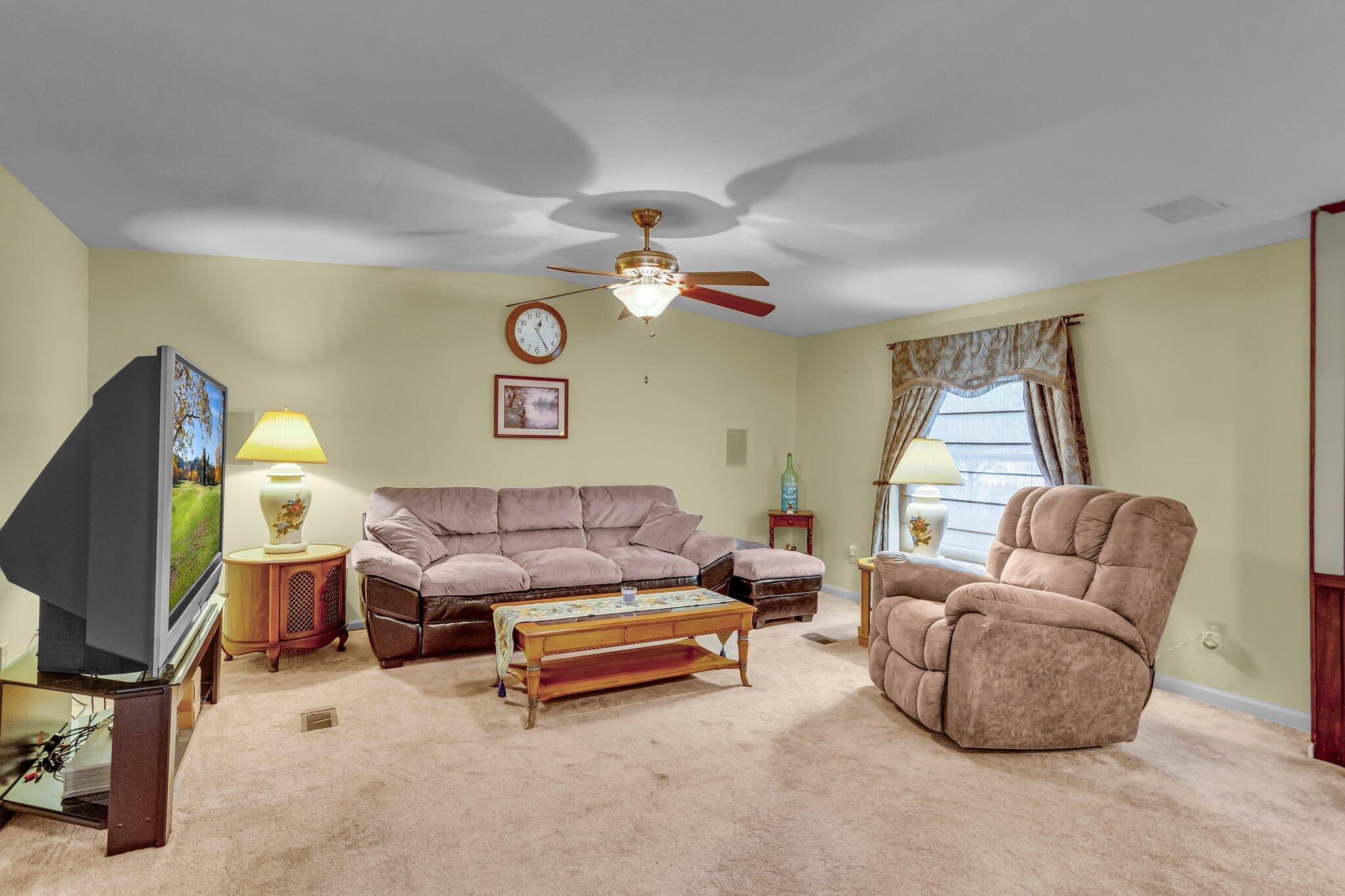 2 Sarah Lane Fort Walton Beach, FL 32547 - Photo 8 of 41 a living room with furniture and a flat screen tv