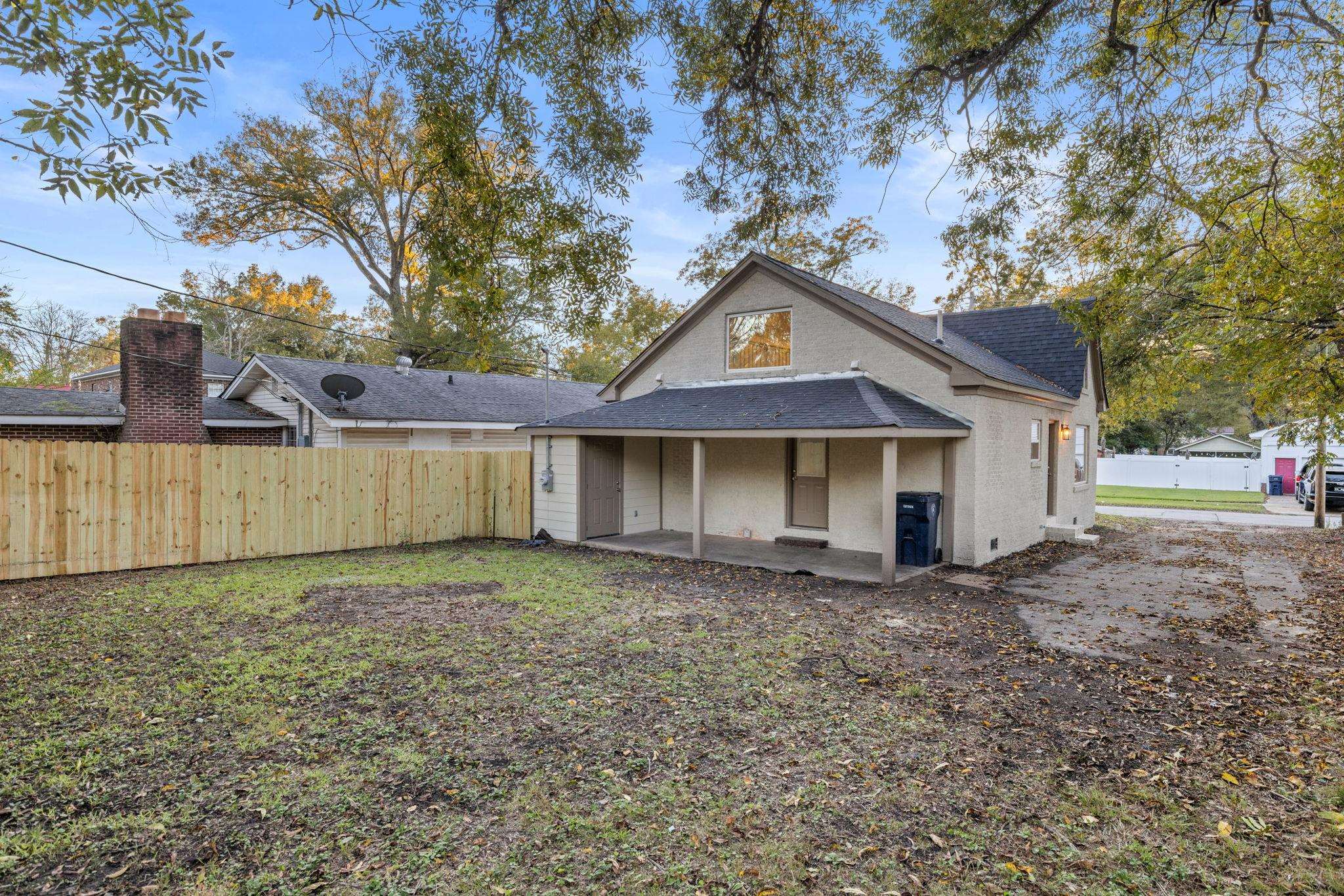 1008 North Madison Street Corinth, MS 38834 - Photo 18 of 33 a front view of a house with a yard