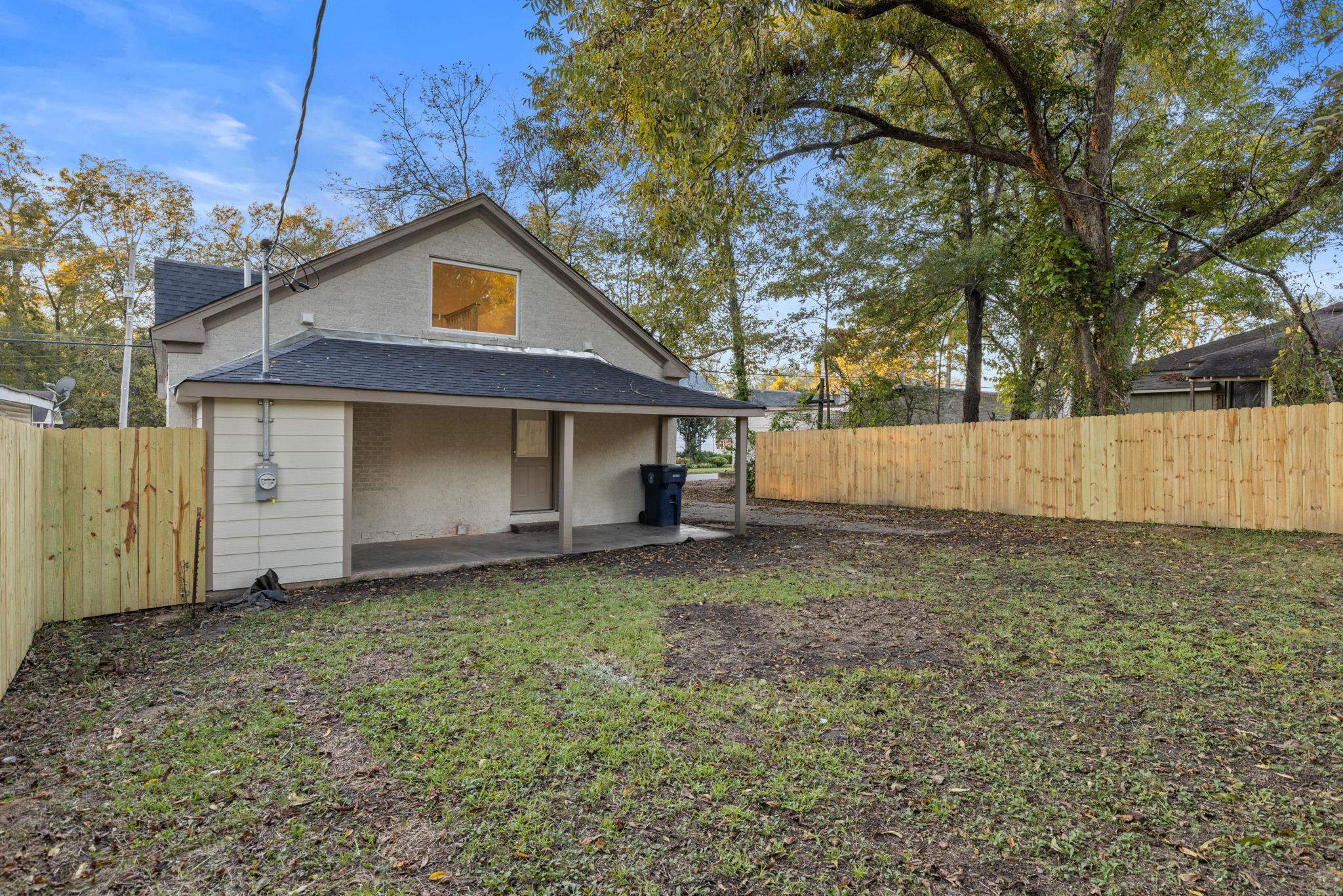 1008 North Madison Street Corinth, MS 38834 - Photo 19 of 33 a house that has a tree in front of it