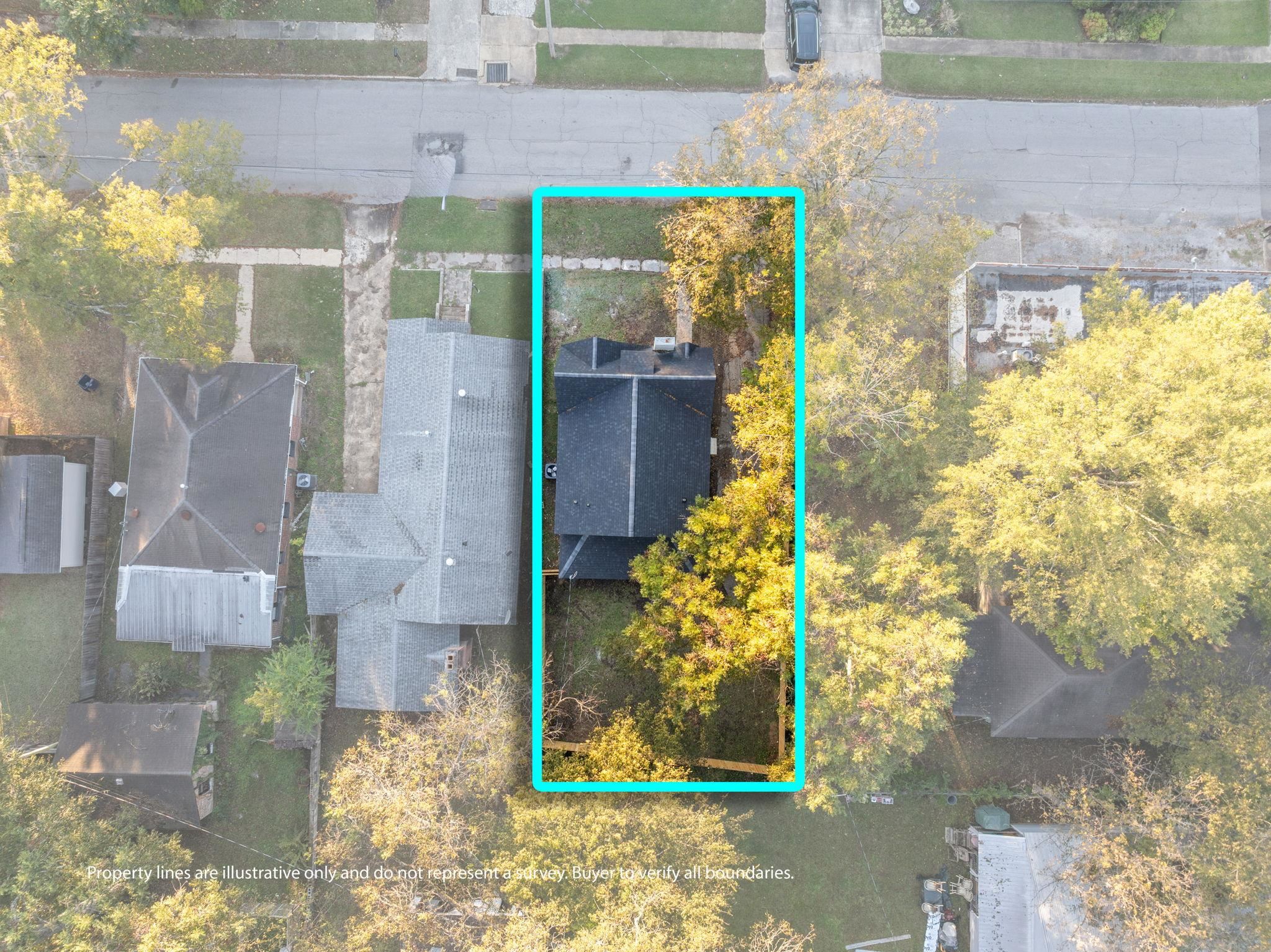1008 North Madison Street Corinth, MS 38834 - Photo 22 of 33 a bathroom with a shower