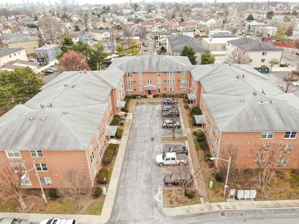 $2,700 | 125 Riverview Court, Unit 125, Secaucus, NJ 07094