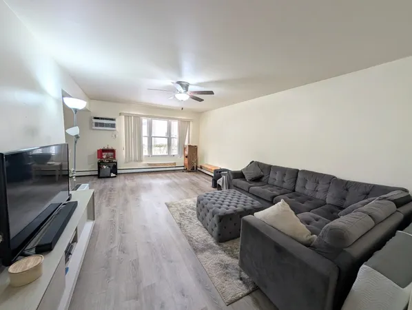 $2,700 | 125 Riverview Court, Unit 125, Secaucus, NJ 07094