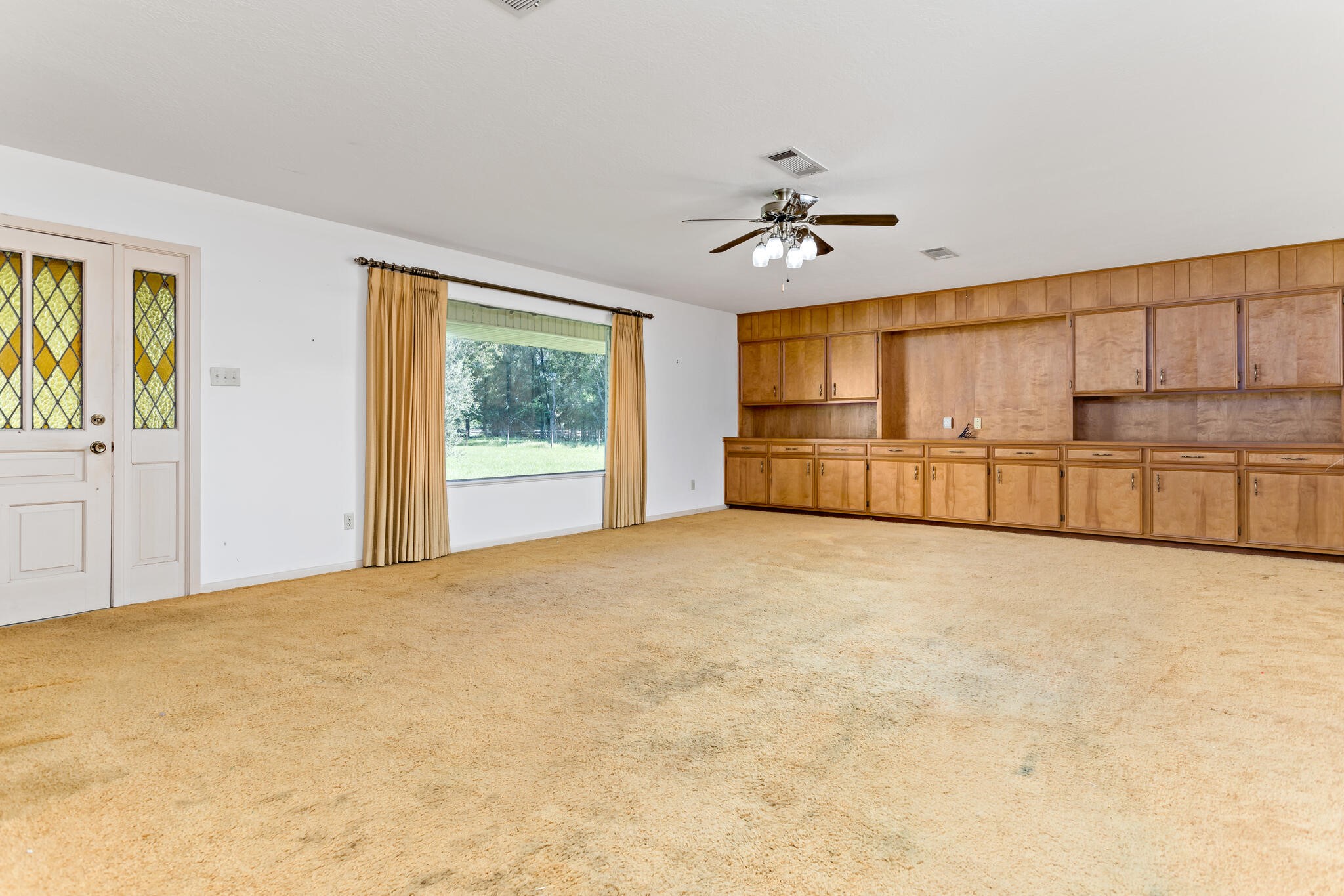 3030 Moore Road Beaumont, TX 77713 - Photo 9 of 38 a view of an empty room with a kitchen