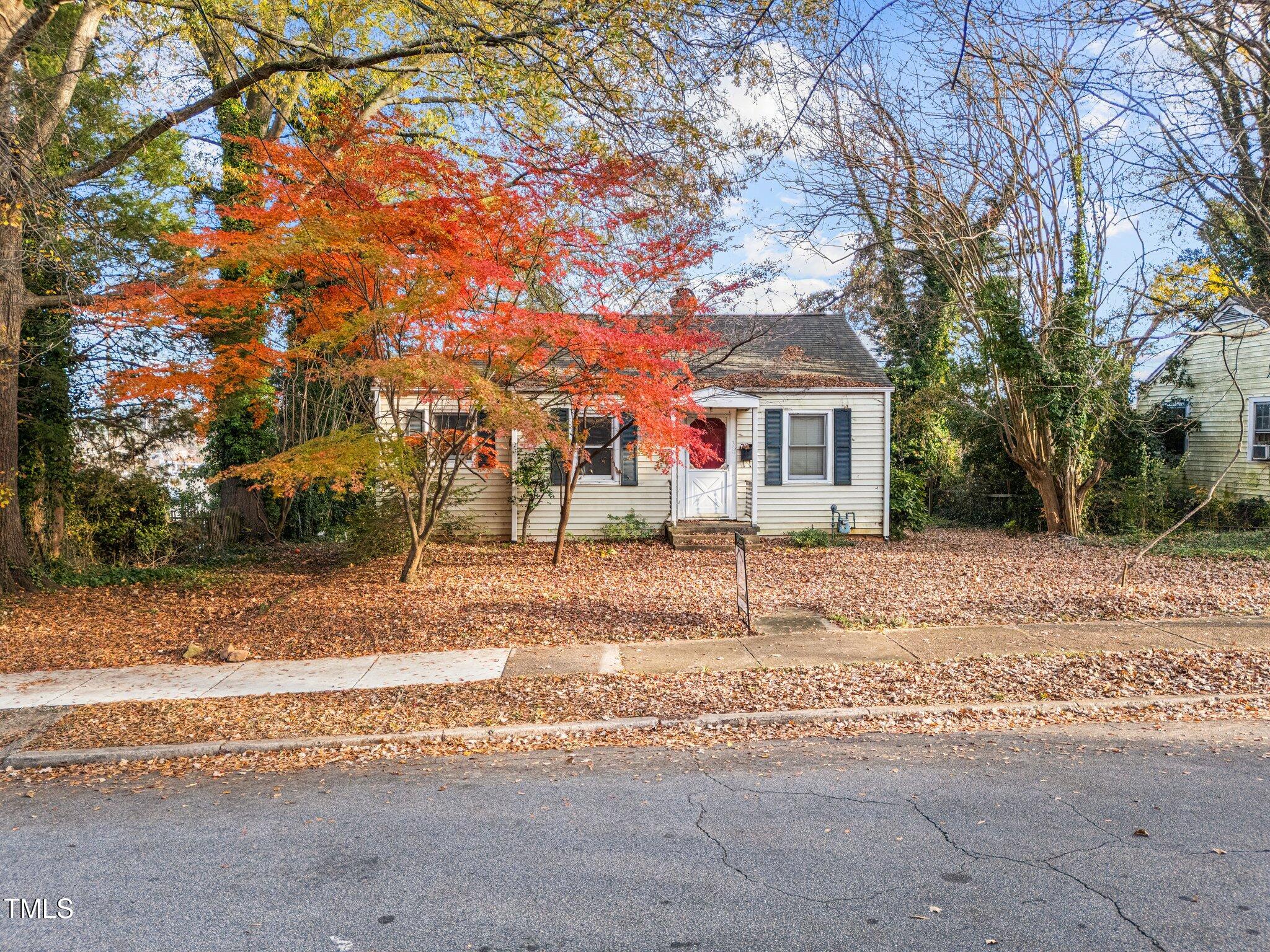 307 Bickett Boulevard Raleigh, NC 27608 - Photo 4 of 11 4-web-or-mls-DJI_20241204151857_0078_D
