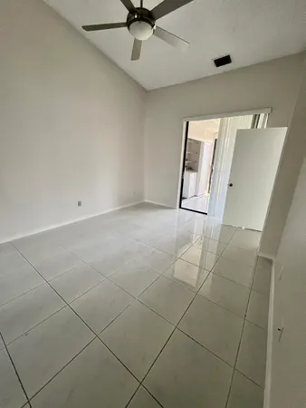 $2,500 | 5275 Europa Drive, Unit I, Boynton Beach, FL 33437