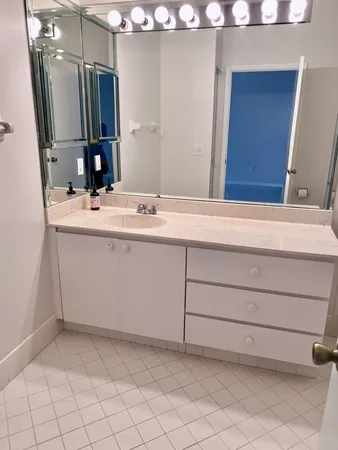 $2,500 | 5275 Europa Drive, Unit I, Boynton Beach, FL 33437