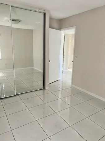 $2,500 | 5275 Europa Drive, Unit I, Boynton Beach, FL 33437