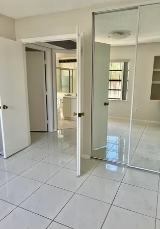 $2,500 | 5275 Europa Drive, Unit I, Boynton Beach, FL 33437