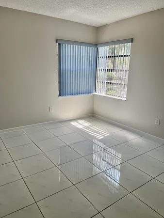 $2,500 | 5275 Europa Drive, Unit I, Boynton Beach, FL 33437