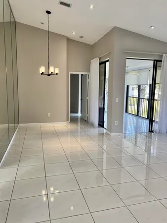 $2,500 | 5275 Europa Drive, Unit I, Boynton Beach, FL 33437