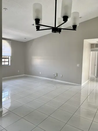 $2,500 | 5275 Europa Drive, Unit I, Boynton Beach, FL 33437