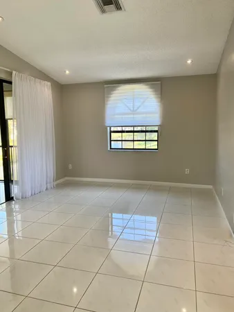 $2,500 | 5275 Europa Drive, Unit I, Boynton Beach, FL 33437