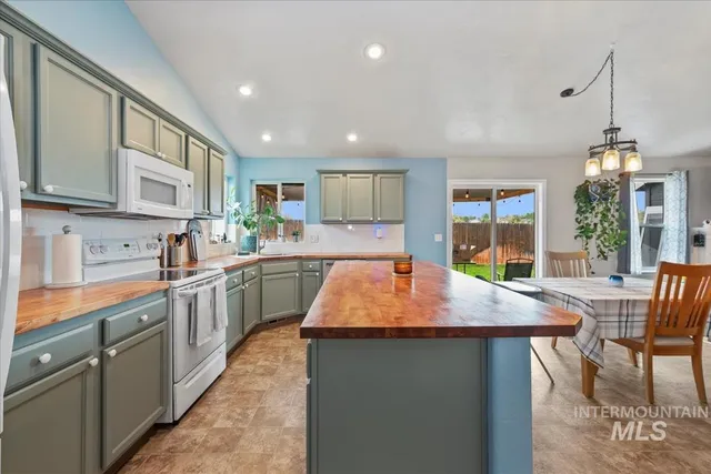 $392,000 | 1322 North 14th E Street, Mountain Home, ID 83647