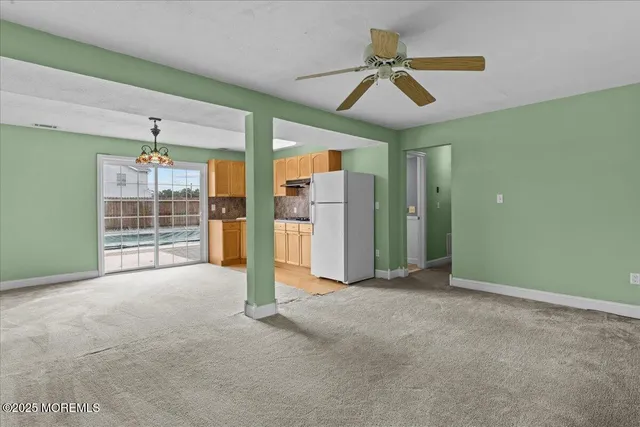 a view of livingroom with furniture and a ceiling fan